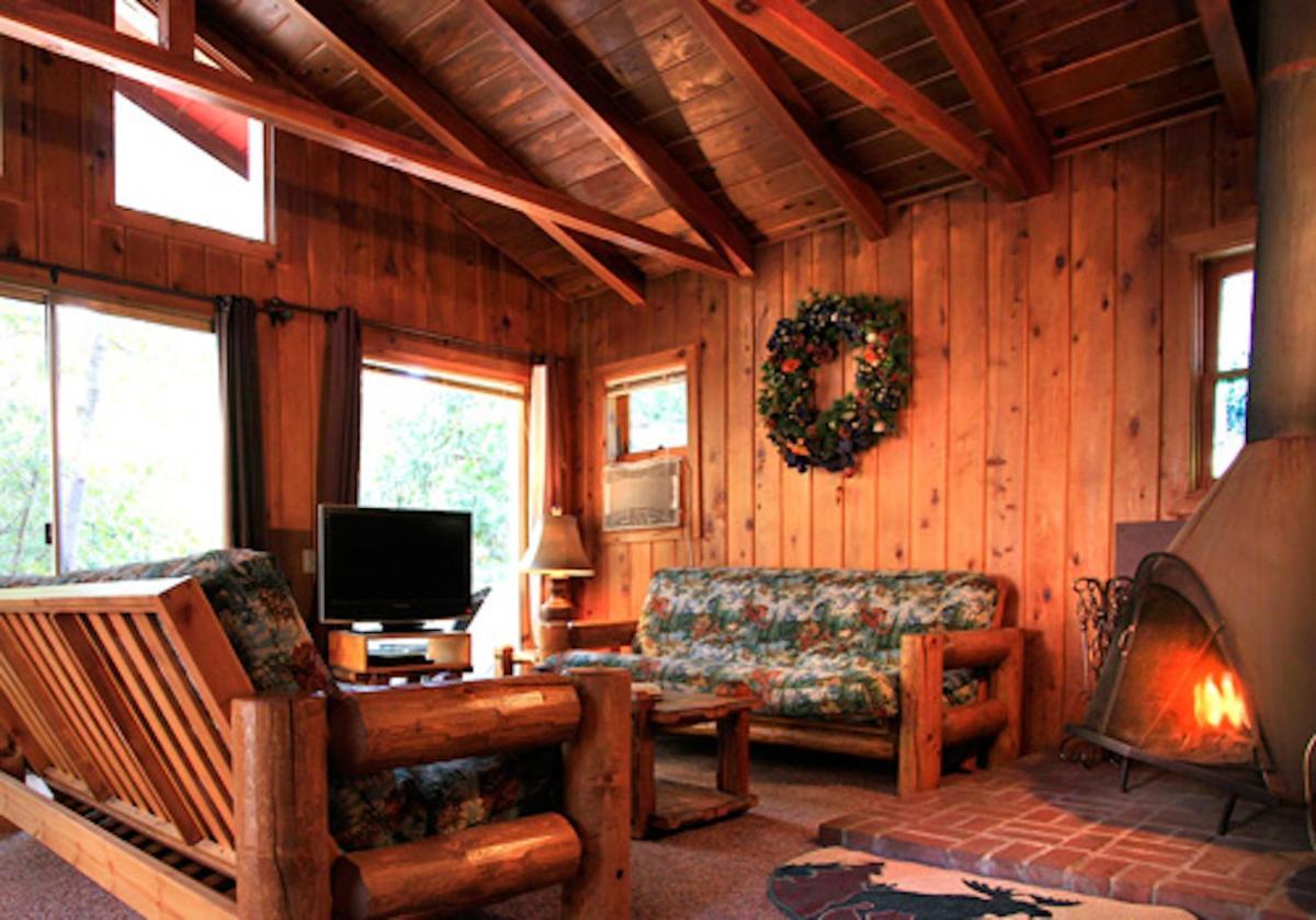 Silver Pines Lodge Айдълуайлд Екстериор снимка