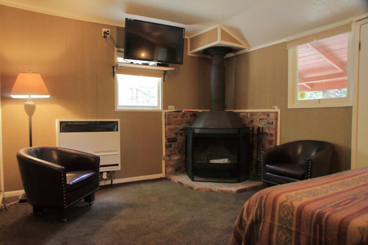 Silver Pines Lodge Айдълуайлд Екстериор снимка