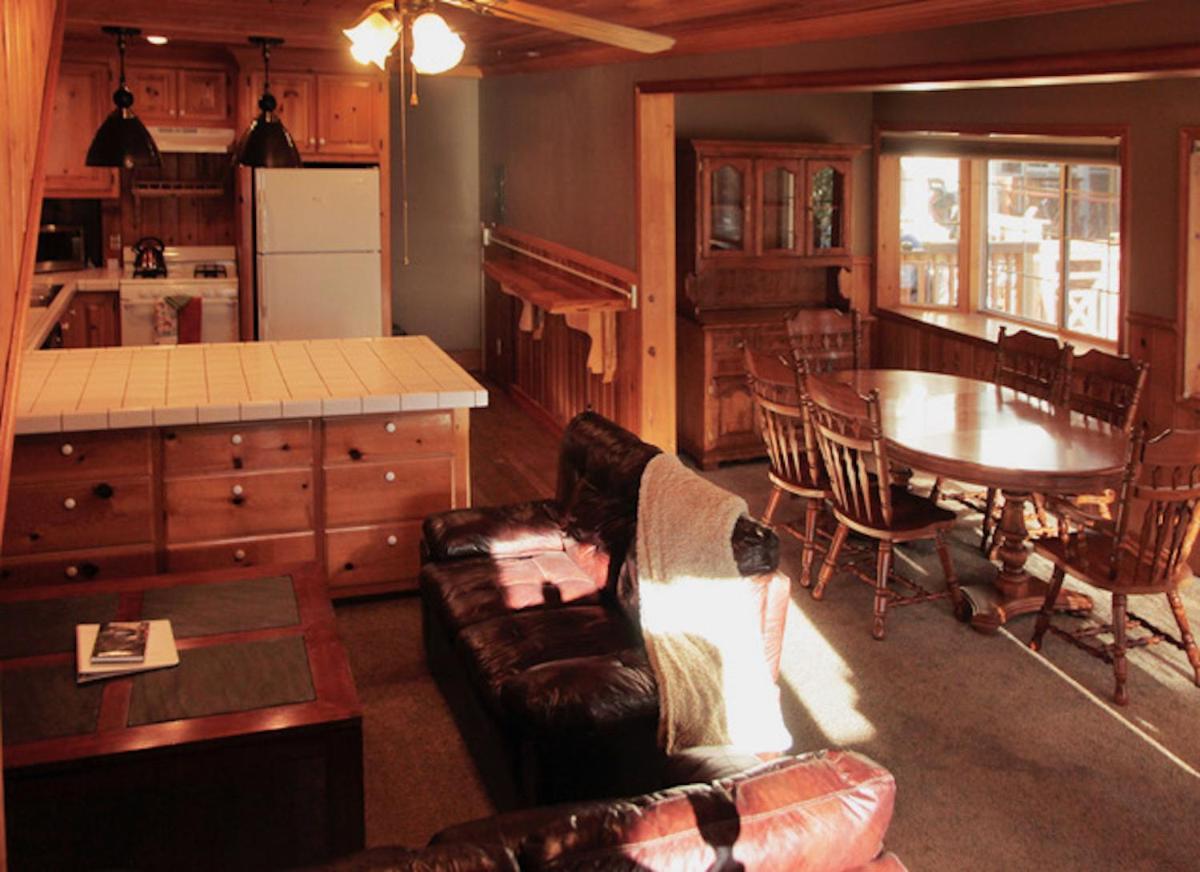 Silver Pines Lodge Айдълуайлд Екстериор снимка
