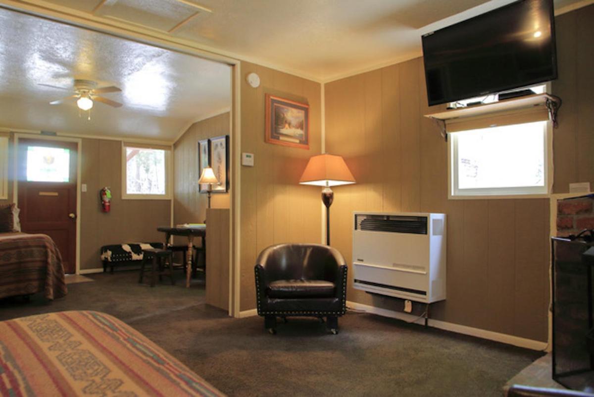 Silver Pines Lodge Айдълуайлд Екстериор снимка