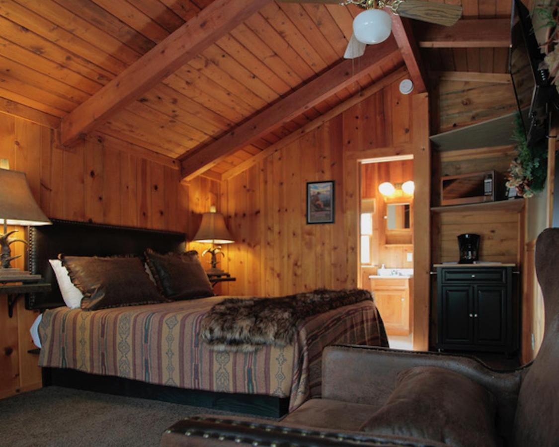 Silver Pines Lodge Айдълуайлд Екстериор снимка