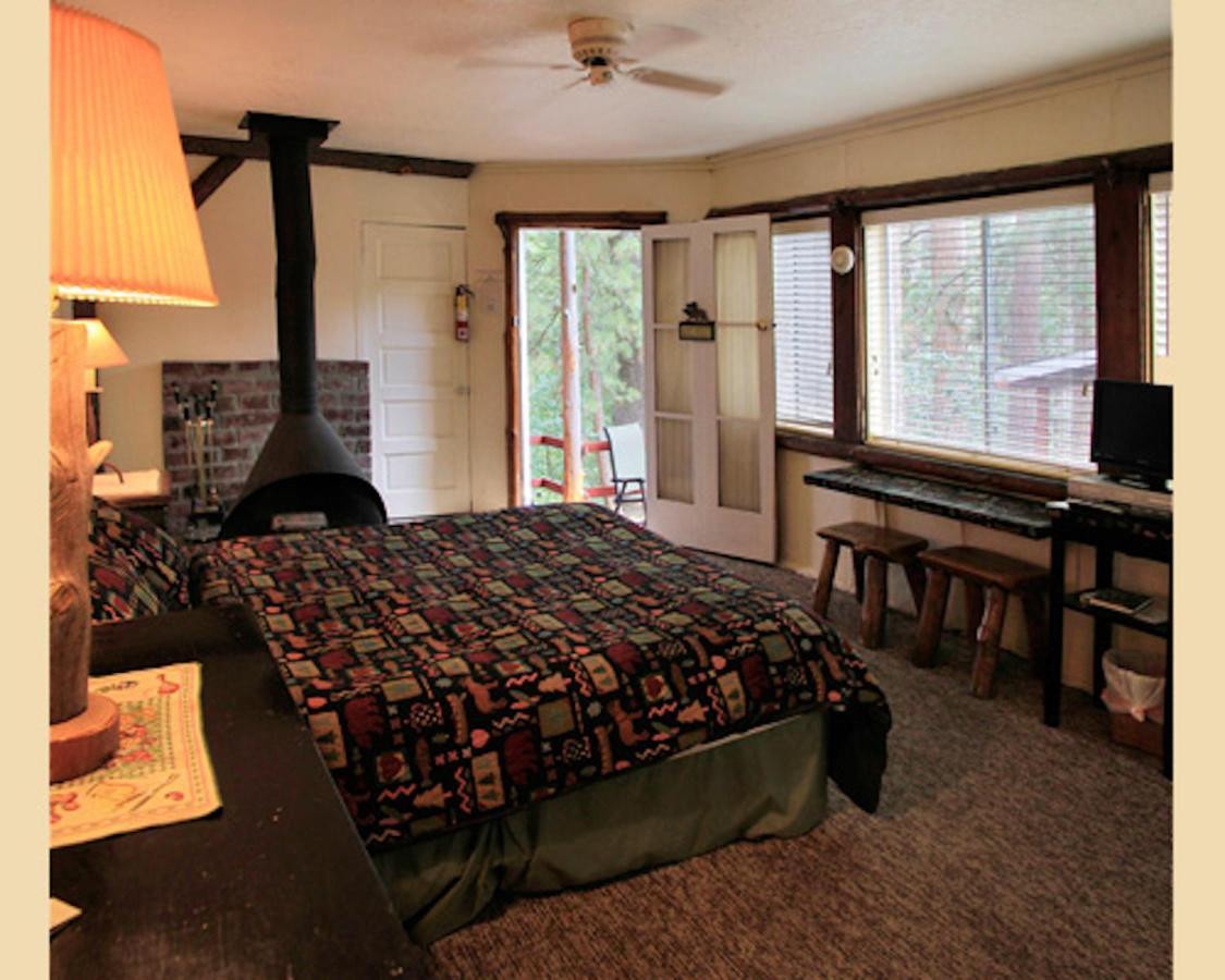 Silver Pines Lodge Айдълуайлд Екстериор снимка