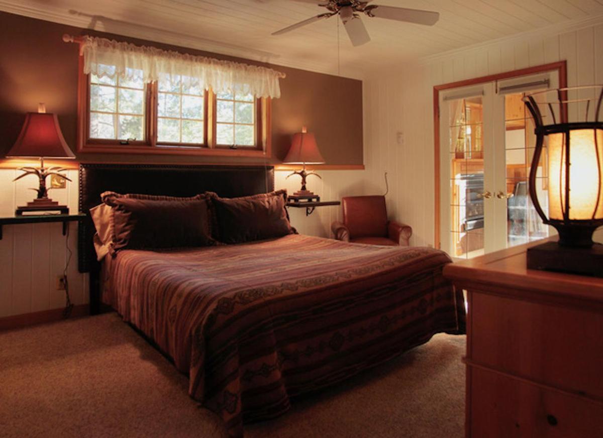 Silver Pines Lodge Айдълуайлд Екстериор снимка