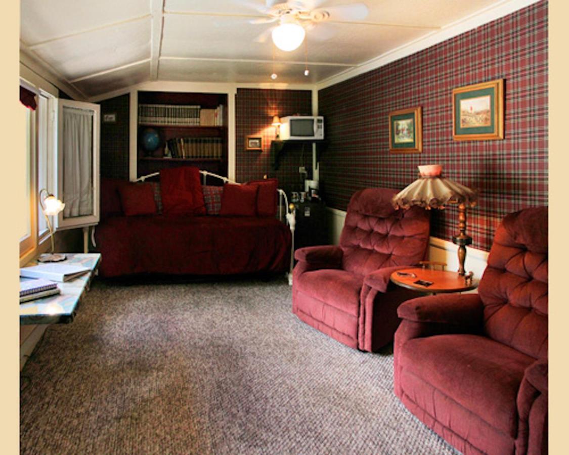 Silver Pines Lodge Айдълуайлд Екстериор снимка