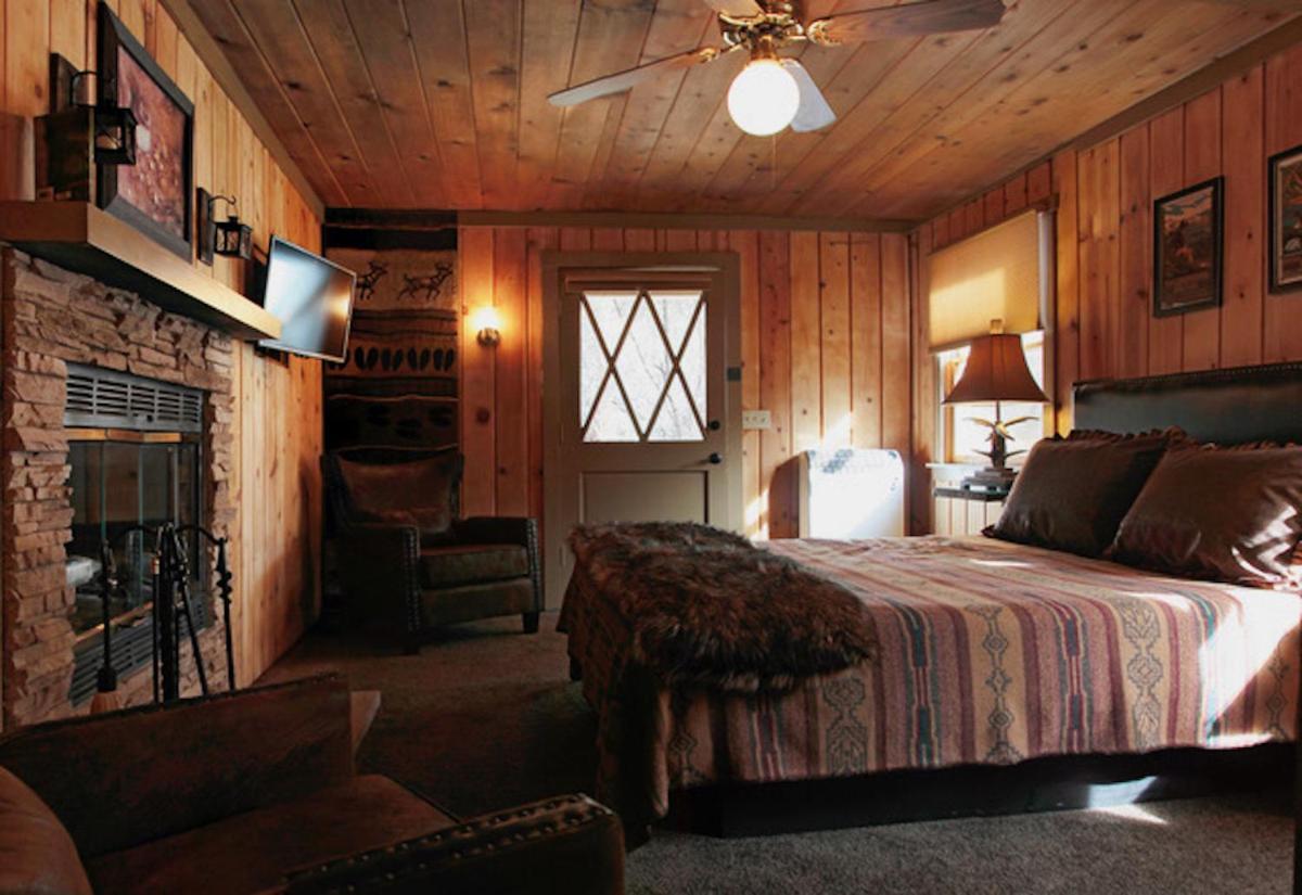 Silver Pines Lodge Айдълуайлд Екстериор снимка