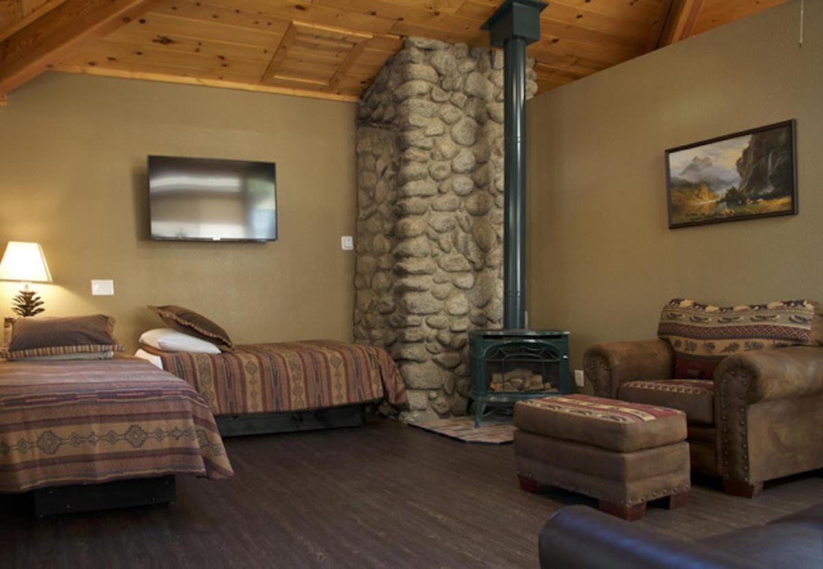 Silver Pines Lodge Айдълуайлд Екстериор снимка