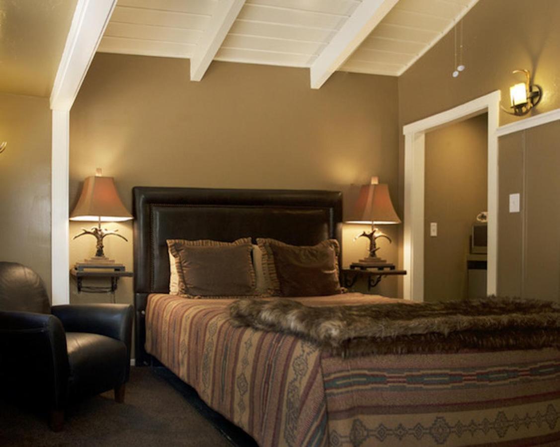 Silver Pines Lodge Айдълуайлд Екстериор снимка